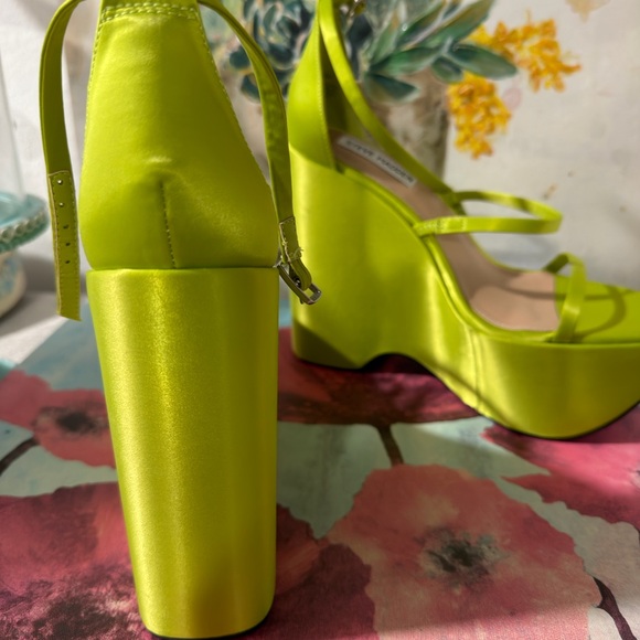 Steve Madden Neon Yellow Platform Sandals - Picture 5 of 12